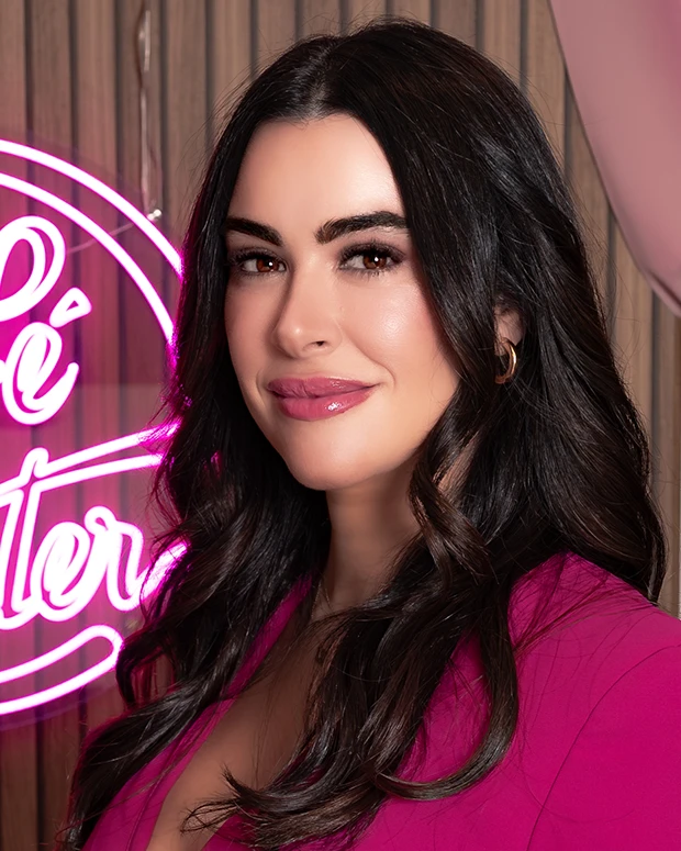 Foto de Ester López, presentadora de Un Café con Ester Pódcast